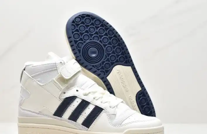 hype Adidas Sneakers