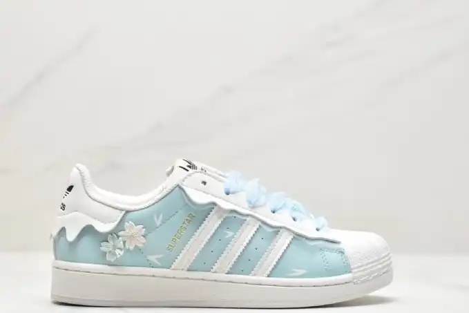 hype Adidas Sneakers