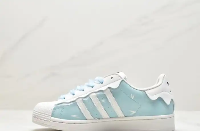 hype Adidas Sneakers