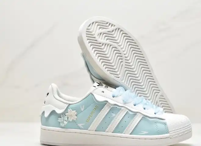 hype Adidas Sneakers