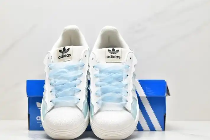 hype Adidas Sneakers