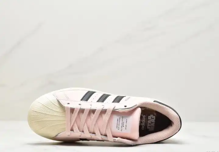 hype Adidas Sneakers