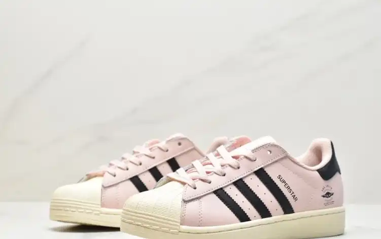 hype Adidas Sneakers