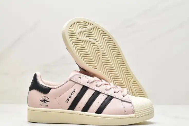 hype Adidas Sneakers