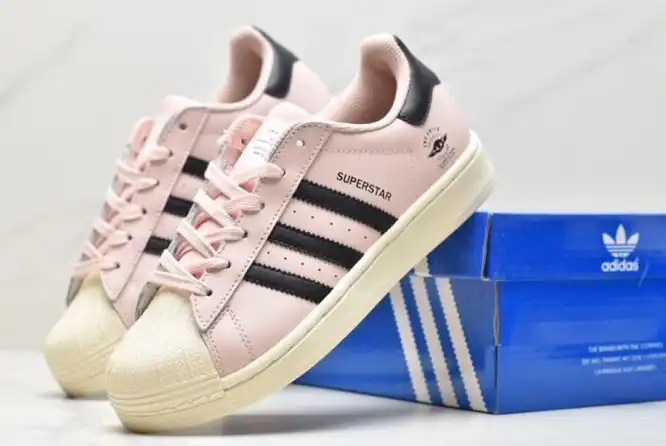 hype Adidas Sneakers