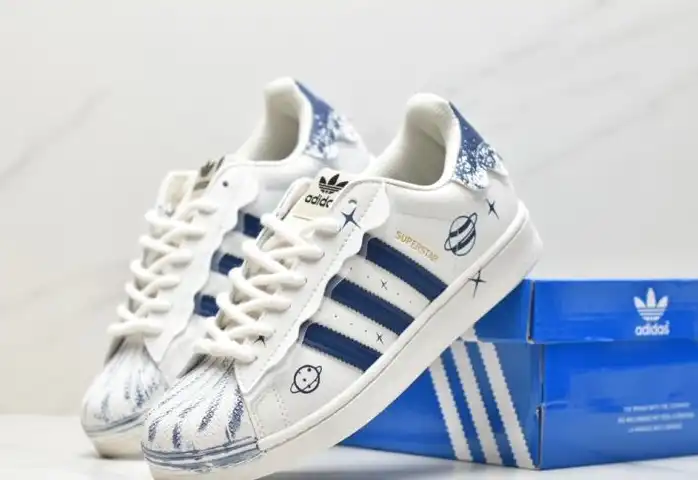 hype Adidas Sneakers