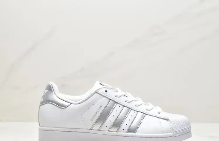 hype Adidas Sneakers