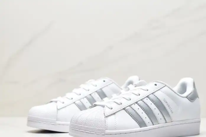 hype Adidas Sneakers