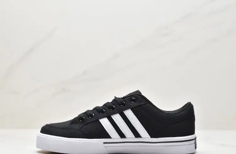 hype Adidas Sneakers