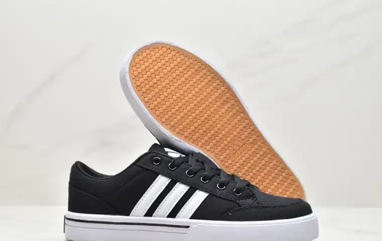 hype Adidas Sneakers