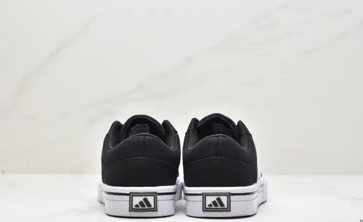 hype Adidas Sneakers