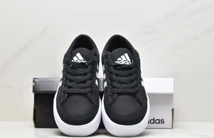 hype Adidas Sneakers