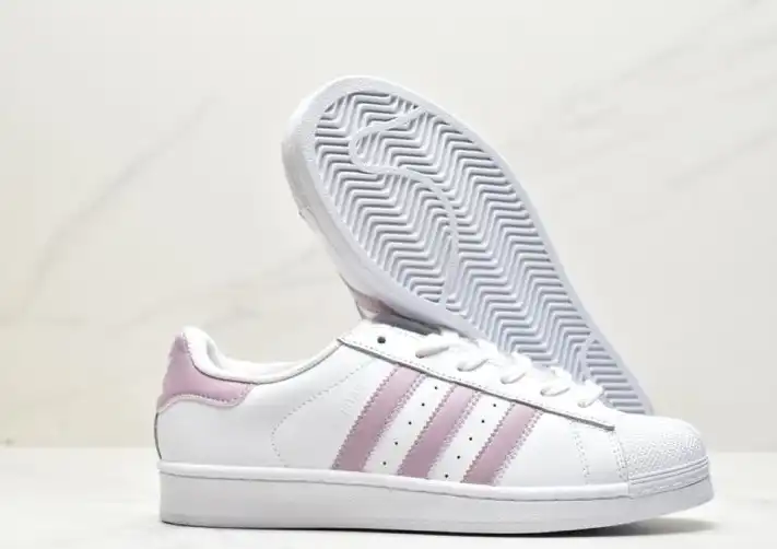 hype Adidas Sneakers