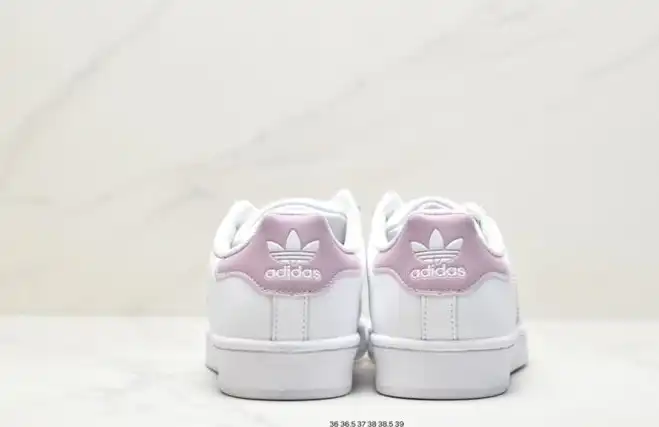 hype Adidas Sneakers