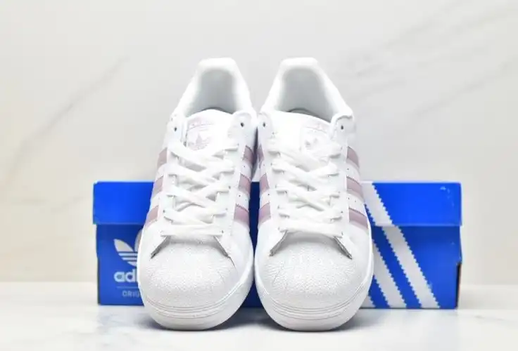 hype Adidas Sneakers