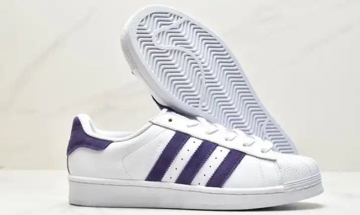 hype Adidas Sneakers