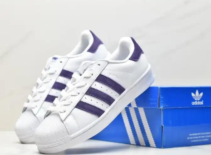 hype Adidas Sneakers