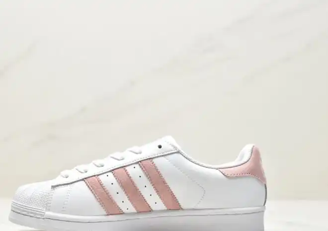 hype Adidas Sneakers