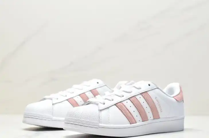 hype Adidas Sneakers