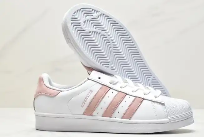 hype Adidas Sneakers