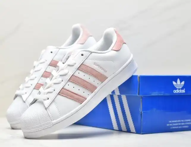 hype Adidas Sneakers