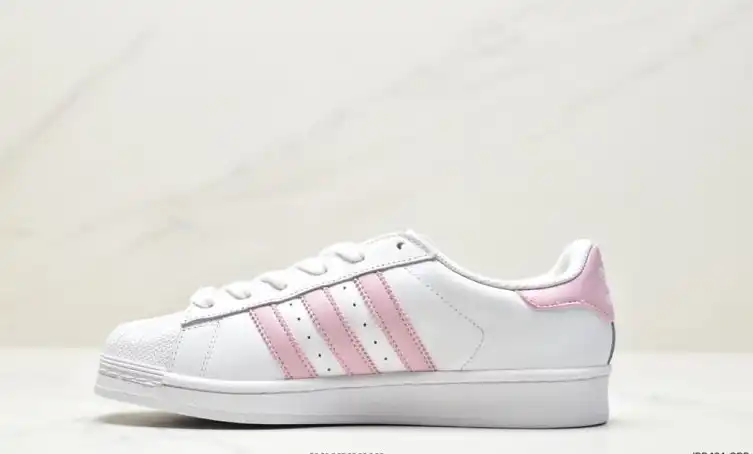 hype Adidas Sneakers