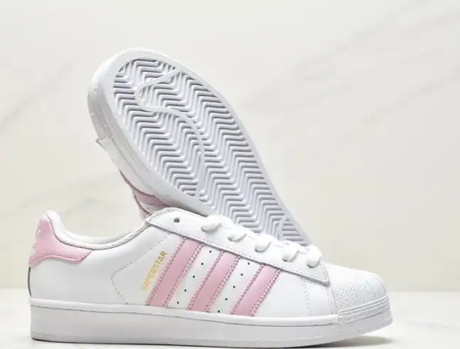 hype Adidas Sneakers