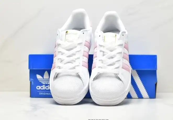 hype Adidas Sneakers