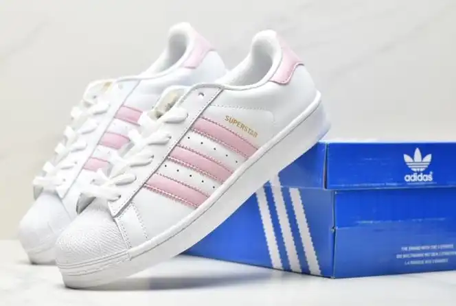 hype Adidas Sneakers