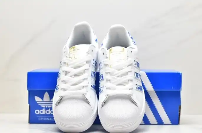 hype Adidas Sneakers