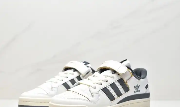 hype Adidas Sneakers