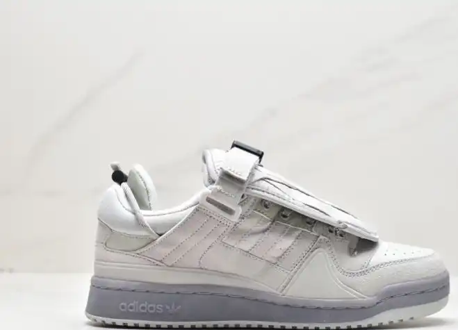 hype Adidas Sneakers