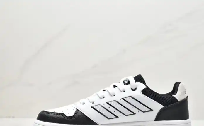 hype Adidas Sneakers