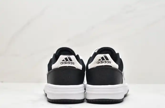 hype Adidas Sneakers