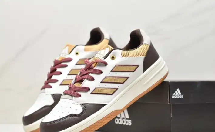 hype Adidas Sneakers