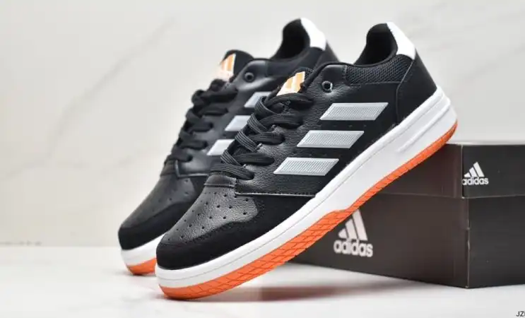 hype Adidas Sneakers