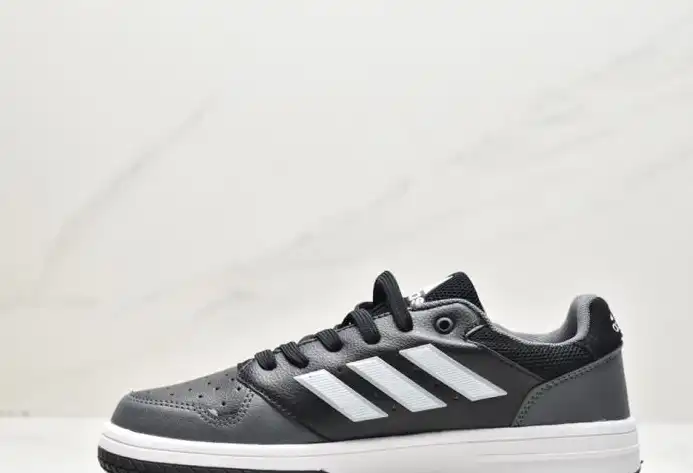 hype Adidas Sneakers