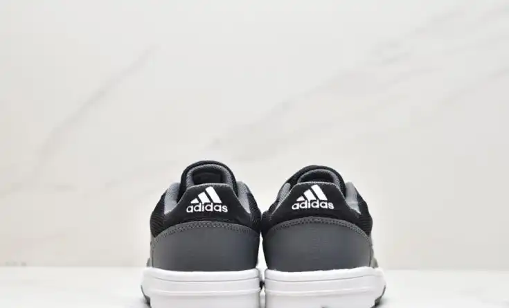 hype Adidas Sneakers