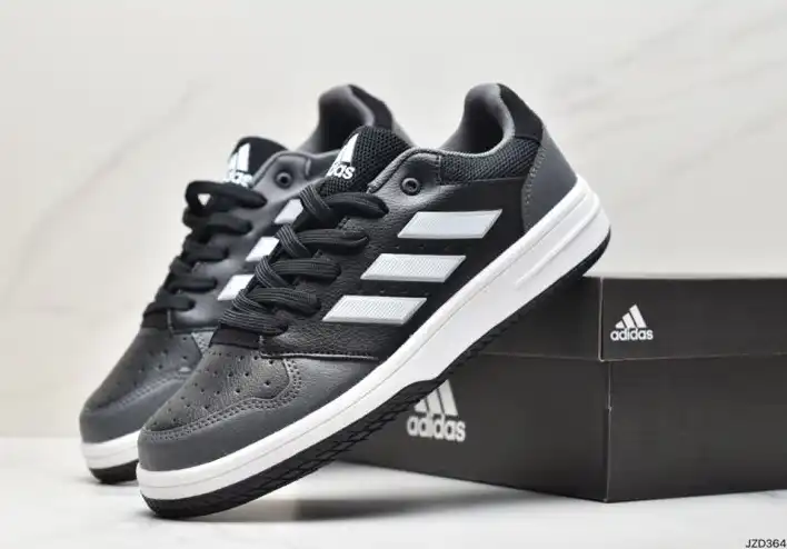 hype Adidas Sneakers