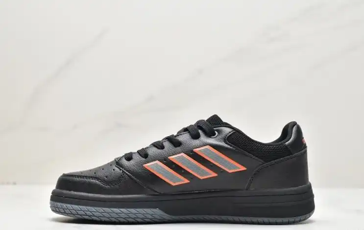 hype Adidas Sneakers