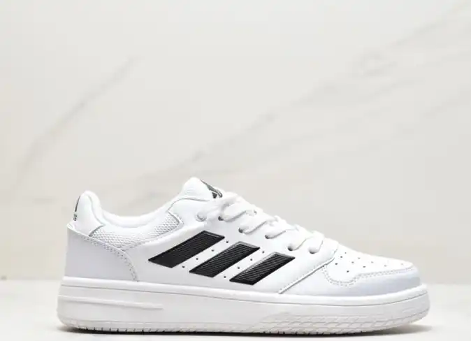 hype Adidas Sneakers