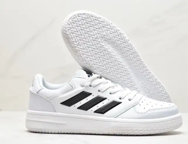 hype Adidas Sneakers