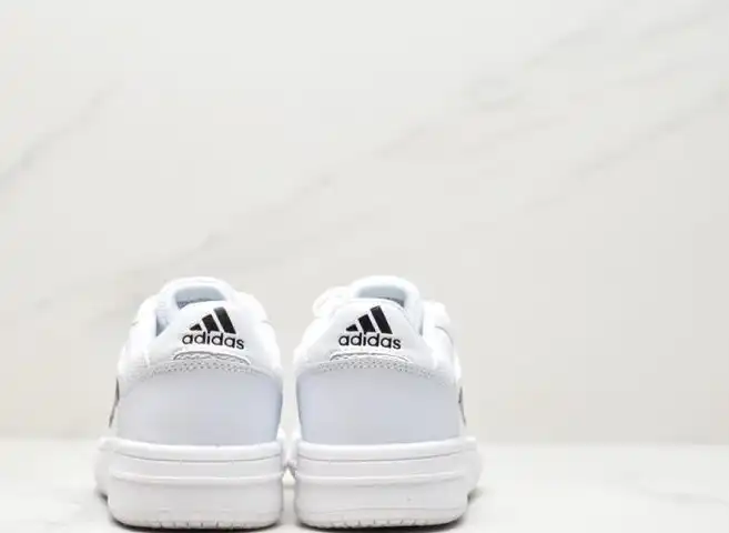 hype Adidas Sneakers