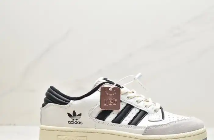 hype Adidas Sneakers