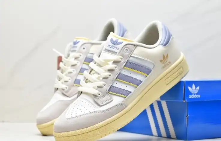 hype Adidas Sneakers