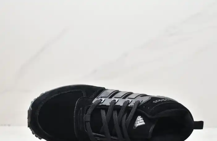 hype Adidas Sneakers