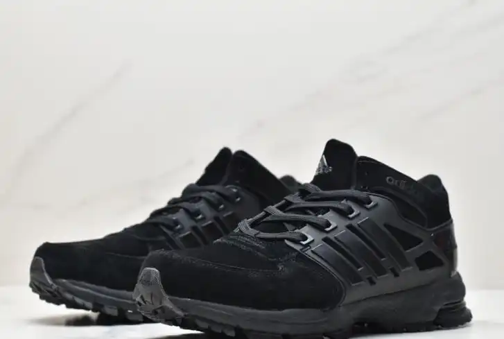 hype Adidas Sneakers