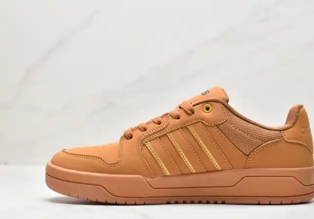 hype Adidas Sneakers