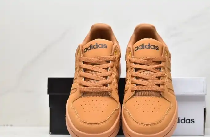 hype Adidas Sneakers