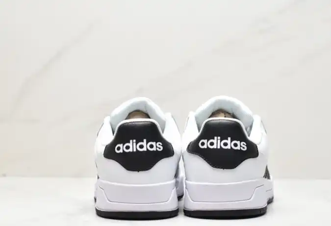 hype Adidas Sneakers